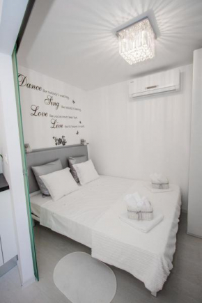 Luxury Studio Apartment White Sensation